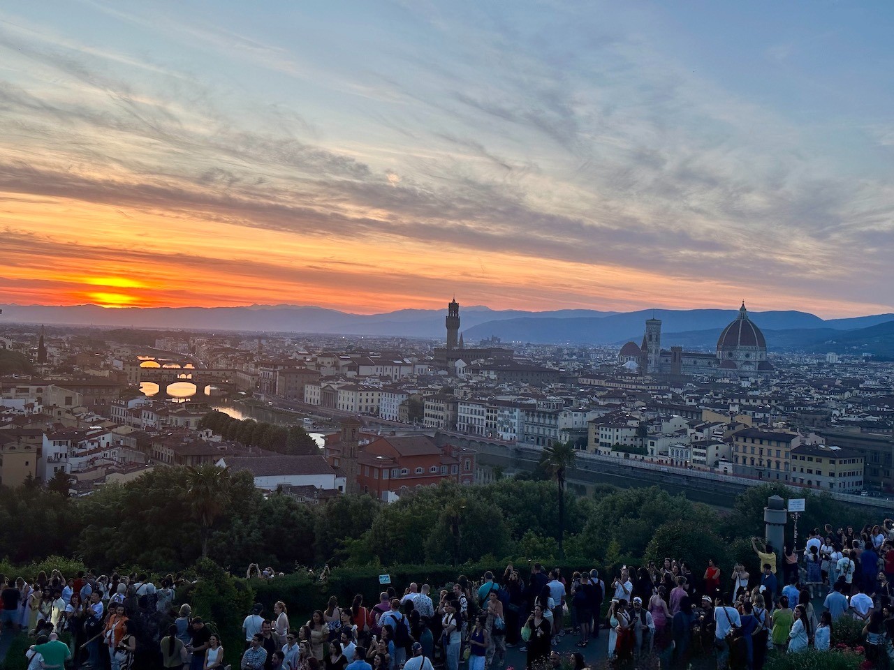 Florence_skyline_at_sunset_from_Piazzale_Michelangelo